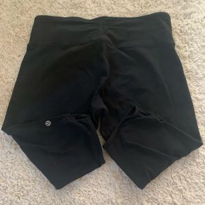 Black cropped Lululemon leggings